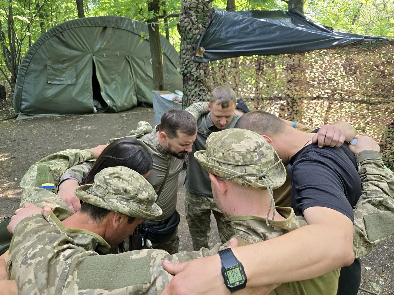 Капелани та військові разом на позиції