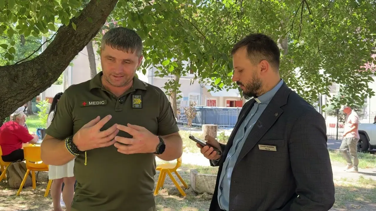 Олександр розповідає свою історію на відео